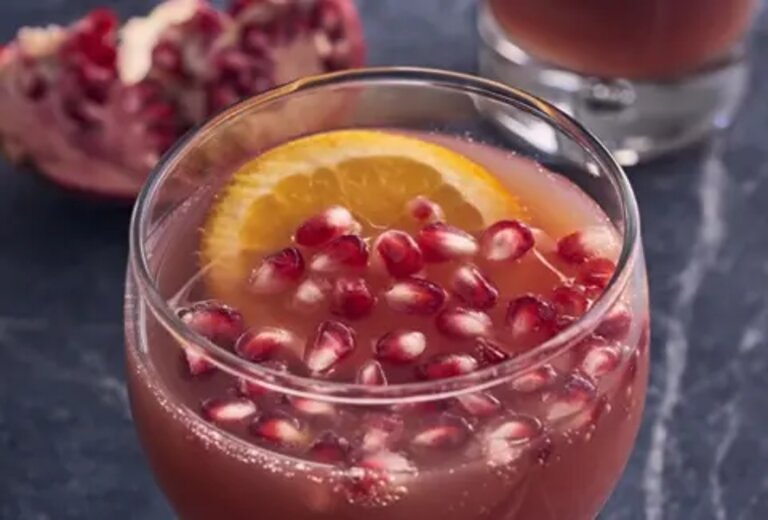 https://www.totalwine.com/site/binaries/t1609868381588/content/gallery/cocktail-recipe-images/recipe-detail-images/sparkling-wine-images/pomegranate-orange-sparkling-punch.jpg