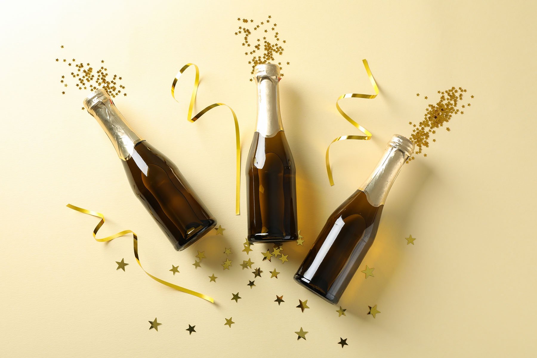 https://www.totalwine.com/site/binaries/t1646699372277/content/gallery/data-axle/0096-mini-champagne-bottles/mini_champagne-bottles-new-years.jpg